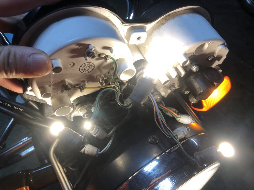 取り付けたLED球の点灯確認