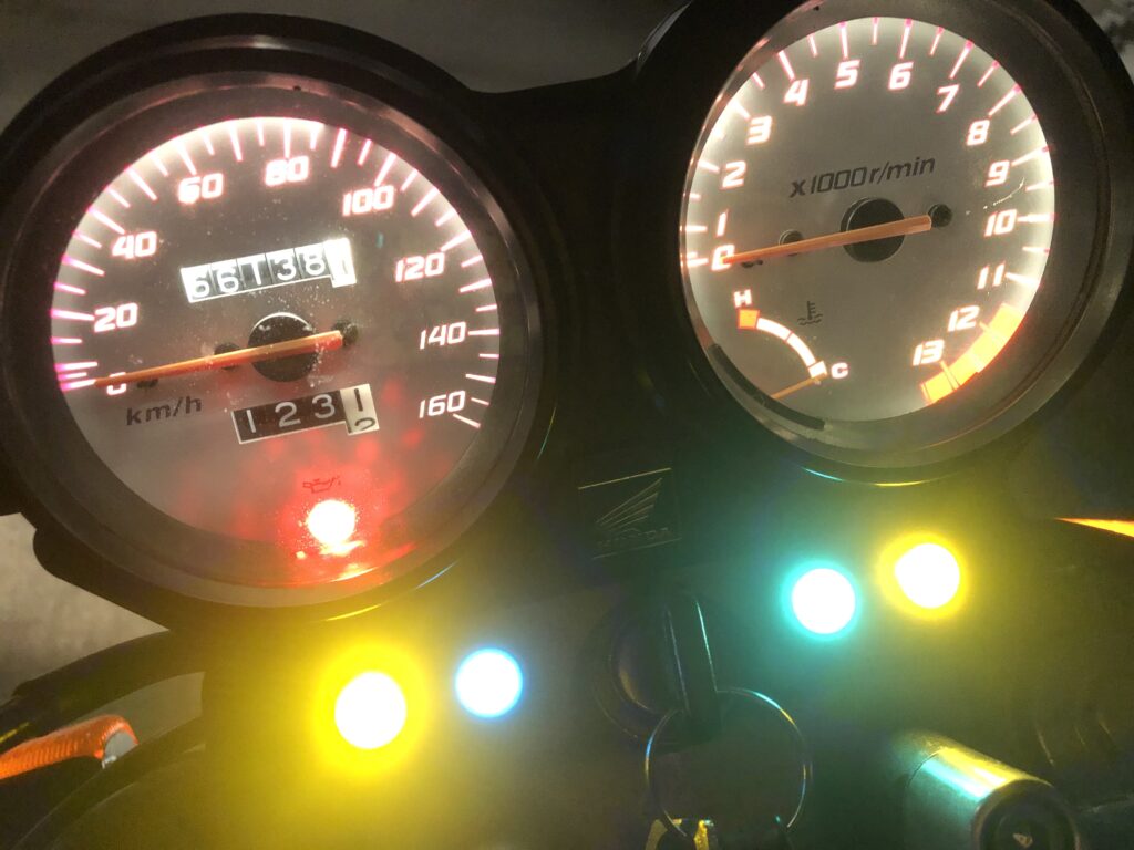 とても明るくなったメーター