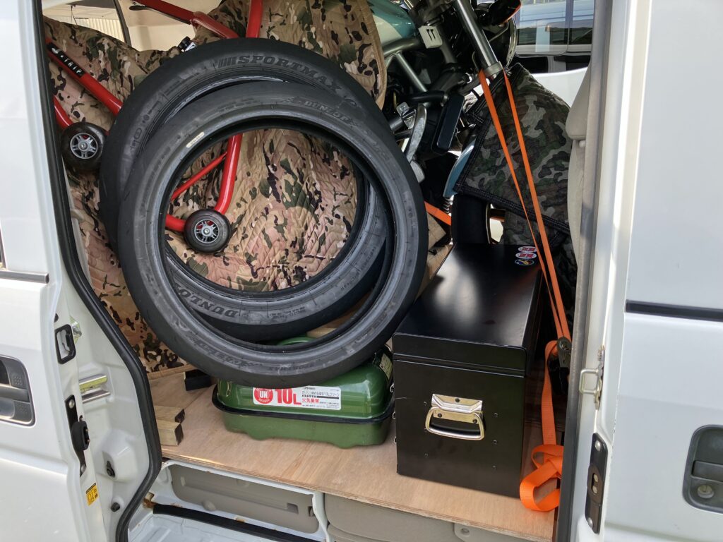 荷物をいっぱい積んでみた(右から)