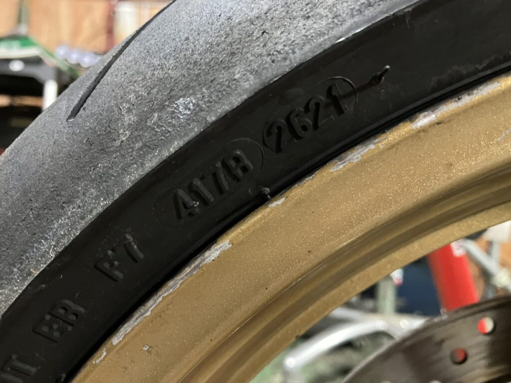 1年ちょい落ちのフロントタイヤ
