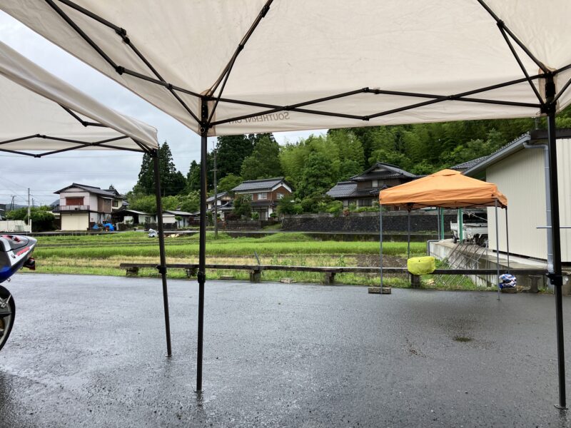 小雨降る朝